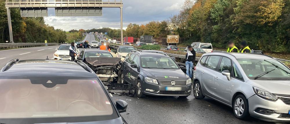 Blick auf die Unfallstelle auf der Autobahn nahe Heilbronn.