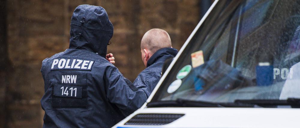 Die Mordkommission geht von einer „Beziehungstat“ aus, wie es in der Mitteilung von Staatsanwaltschaft und Polizei Köln hieß.