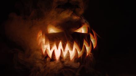 Die kontrollierte Angst kann bei Grusel- und Horrorfans vor dem Fernseher Nervenkitzel und ein geradezu wohliges Gefühl hervorrufen.