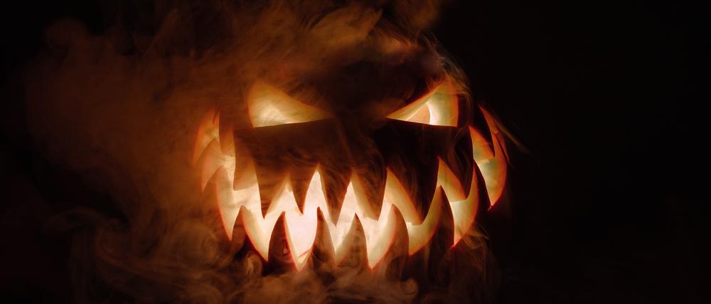 Die kontrollierte Angst kann bei Grusel- und Horrorfans vor dem Fernseher Nervenkitzel und ein geradezu wohliges Gefühl hervorrufen.
