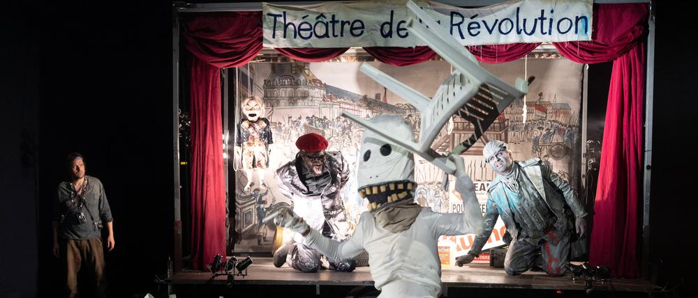 Ein bisschen Grand Guignol muss sein. Szene aus „Der Auftrag - Psyche 17“ im Deutschen Theater