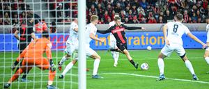 Florian Wirtz erzielt das Tor zum 1:0.