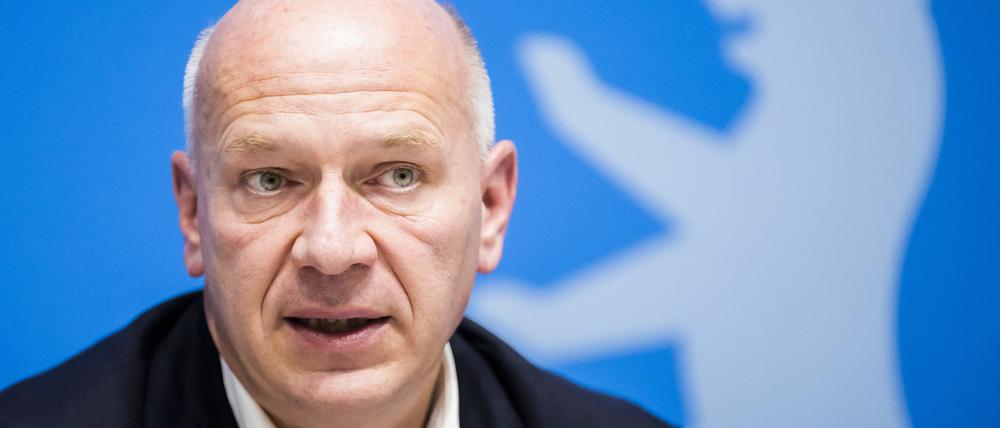 Kai Wegner (CDU), Regierender Bürgermeister von Berlin, spricht bei einer Pressekonferenz im Anschluss an den 3. Gipfel gegen Jugendgewalt im Roten Rathaus.