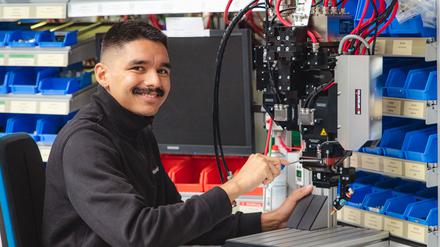 Alejandro P. ist Mechatroniker in Ausbildung bei Scansonic.