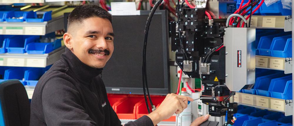 Alejandro P. ist Mechatroniker in Ausbildung bei Scansonic.