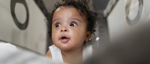 Die Nase spielt eine entscheidende Rolle bei der Abwehr des Coronavirus. Jedenfalls bei Babys. 