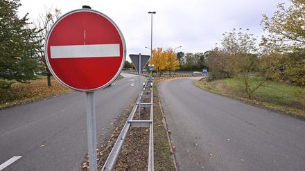 Potsdam, 30.10.2023 / Lokales / Wetzlarer Straße, Wetzlarer Strasse, Ausfahrt und Zufahrt zur Nuthestraße, Nuthestrasse, Foto: Ottmar Winter PNN ACHTUNG: Foto ist ausschließlich für redaktionelle Berichterstattung der PNN und des TGSP! Eine kommerzielle Nutzung, z.B. Werbung, ist ausgeschlossen. Die Weitergabe an nicht autorisierte Dritte, insbesondere eine weitergehende Vermarktung über Bilddatenbanken, ist unzulässig.