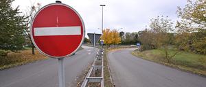 Potsdam, 30.10.2023 / Lokales / Wetzlarer Straße, Wetzlarer Strasse, Ausfahrt und Zufahrt zur Nuthestraße, Nuthestrasse, Foto: Ottmar Winter PNN ACHTUNG: Foto ist ausschließlich für redaktionelle Berichterstattung der PNN und des TGSP! Eine kommerzielle Nutzung, z.B. Werbung, ist ausgeschlossen. Die Weitergabe an nicht autorisierte Dritte, insbesondere eine weitergehende Vermarktung über Bilddatenbanken, ist unzulässig.