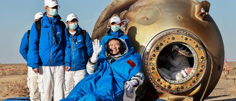 Astronaut Gui Haichao nach der Landung.