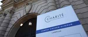 Eingang zum Charité-Virchow-Campus Virchow in Berlin-Wedding.