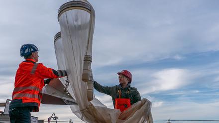 Ausbringen des Plankton-Netzes von Bord des Forschungsschiffs „Alkor“ vom GEOMAR-  Helmholtz-Zentrum für Ozeanforschung Kiel auf der Ostsee. Der Zustand der Ostsee hat sich in den vergangenen Jahren kaum bis gar nicht verbessert. 