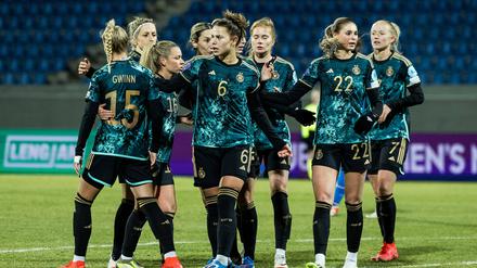 Jubel nach dem 0:1 durch Giulia Gwinn