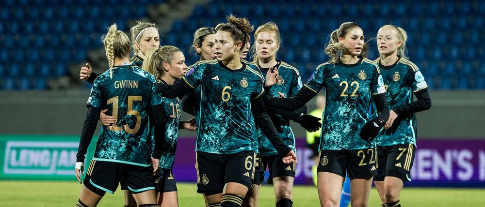 Jubel nach dem 0:1 durch Giulia Gwinn
