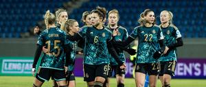 Jubel nach dem 0:1 durch Giulia Gwinn