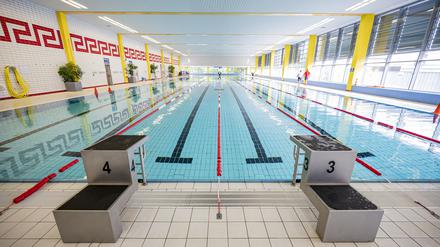 Das Schwimmbecken des Stadtbades Märkisches Viertel. Die Wassertemperaturen sollen in diesem Jahr wieder erhöht werden. 