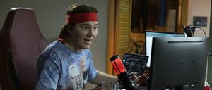 Der Finanzanalyst Keith Gill aka Roaring Kitty (Paul Dano) treibt den Aktienhype um das Videogame-Geschäft Gamestock an.