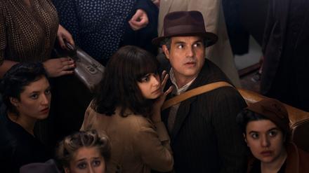 Auf der Flucht vor den Nazis: Marie-Laure (Aria Mia Loberti) und ihr Vater Daniel LeBlanc (Mark Ruffalo). 