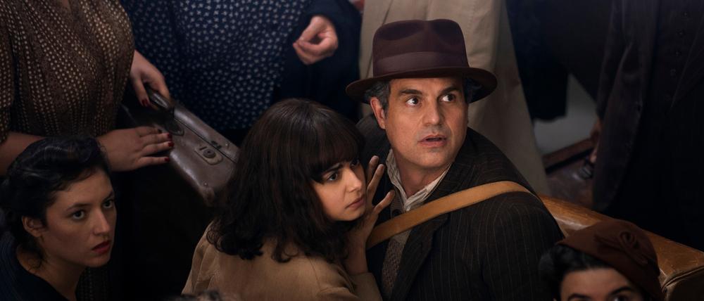 Auf der Flucht vor den Nazis: Marie-Laure (Aria Mia Loberti) und ihr Vater Daniel LeBlanc (Mark Ruffalo).