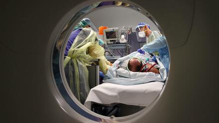 Ein schwer an Covid-19 erkrankter Patient im Jahr 2021.