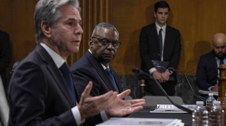US-Außenminister Tony Blinken, links, sagt bei der Anhörung des Bewilligungsausschusses des Senats zum Antrag auf zusätzliche Mittel für die nationale Sicherheit aus. Verteidigungsminister Lloyd Austin III, rechts, äußerte sich zu dem Antrag auf Notfinanzierung für Israel und die Ukraine. 