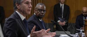 US-Außenminister Tony Blinken, links, sagt bei der Anhörung des Bewilligungsausschusses des Senats zum Antrag auf zusätzliche Mittel für die nationale Sicherheit aus. Verteidigungsminister Lloyd Austin III, rechts, äußerte sich zu dem Antrag auf Notfinanzierung für Israel und die Ukraine. 