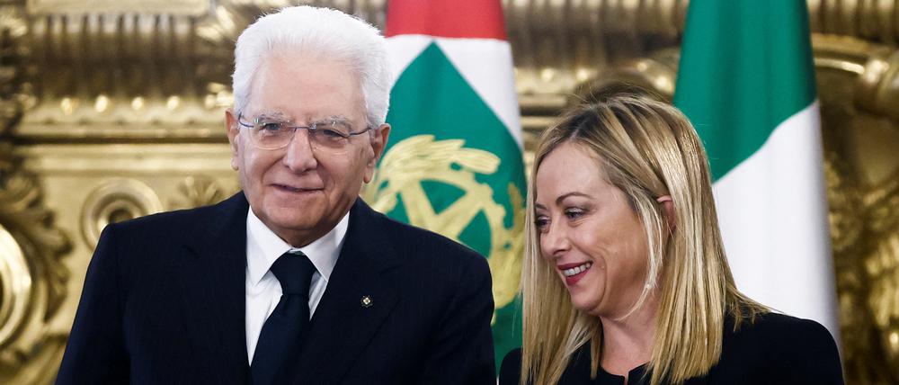 Italiens Ministerpräsidentin Giorgia Meloni am Tag ihrer Vereidigung letztes Jahr mit Staatspräsident Sergio Mattarella