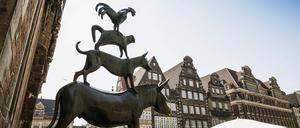 Umweltaktivisten haben in Bremen die Statue der Bremer Stadtmusikanten mit schwarzer Farbe übergossen (Symbolbild).
