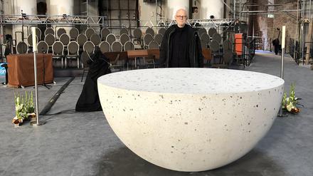 Der neue Altar in der Kathedrale St. Hedwig. Künstler: Leo Zogmayer.