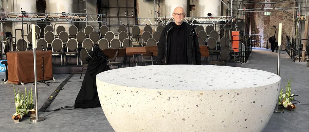 Der neue Altar in der Kathedrale St. Hedwig. Künstler: Leo Zogmayer.