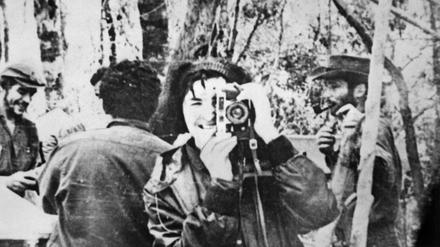 Tamara Bunke fotografiert 1967 in Bolivien, neben ihr Ernesto „Che“ Guevara. Ein Vortrag beschäftigt sich nun mit der Babelsberger Zeit der Revolutionärin.