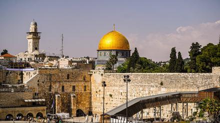 Heiligtümer des Judentums: Klagemauer und Felsendom in Jerusalem. 