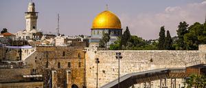 Heiligtümer des Judentums: Klagemauer und Felsendom in Jerusalem. 