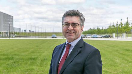 Burkhardt Greiff, neuer Geschäftsführer der kommunalen Stadtentsorgung GmbH (Step). Greif ist bei Remondis in Ostdeutschland für das Projektmanagment auf kommunaler Ebene zuständig. Ebenso ist er Präsident des Unternehmerverbandes Berlin-Brandenburg. Aufgabe der seit 1991 bestehenden Step ist die Entsorgung von Abfällen, Fäkalien und Wertstoffen sowie die Straßenreinigung, zudem übernimmt die Firma den Winterdienst. 