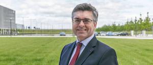 Burkhardt Greiff, neuer Geschäftsführer der kommunalen Stadtentsorgung GmbH (Step). Greif ist bei Remondis in Ostdeutschland für das Projektmanagment auf kommunaler Ebene zuständig. Ebenso ist er Präsident des Unternehmerverbandes Berlin-Brandenburg. Aufgabe der seit 1991 bestehenden Step ist die Entsorgung von Abfällen, Fäkalien und Wertstoffen sowie die Straßenreinigung, zudem übernimmt die Firma den Winterdienst. 