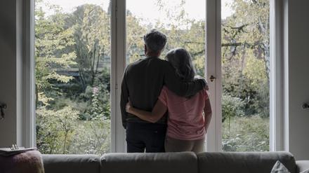 Sie lernen sich im Schullandheim kennen und begründen ein beschauliches Leben mit Haus und Familie. 