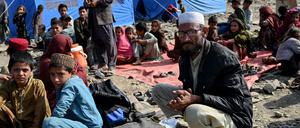 Afghanische Flüchtlinge in einem improvisierten Camp nahe der afghanisch-pakistanischen Grenze.
