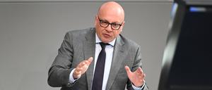 Alexander Throm (CDU), Mitglied des Deutschen Bundestags und innenpolitischer Sprecher der Unionsfraktion, spricht im Plenum des Parlaments.