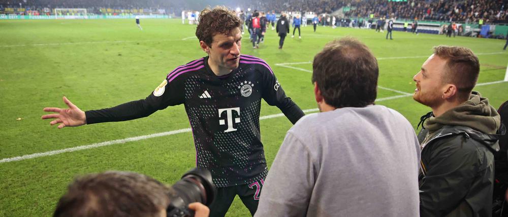 Immerhin Thomas Müller stellte sich nach der Niederlage den Fans.