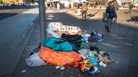 Berliner Stillleben: Müll auf dem Leopoldplatz.