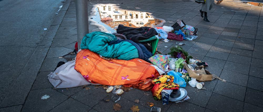 Berliner Stillleben: Müll auf dem Leopoldplatz.