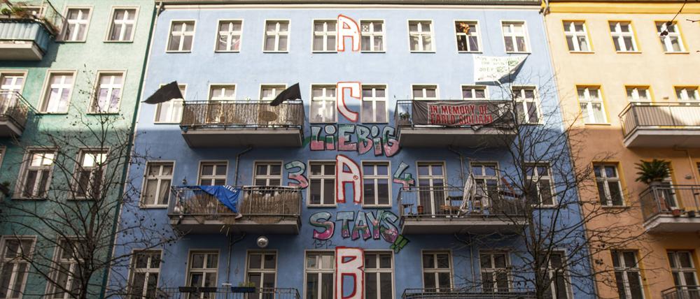 Die Rigaer Straße 94 in Berlin Friedrichshain. 