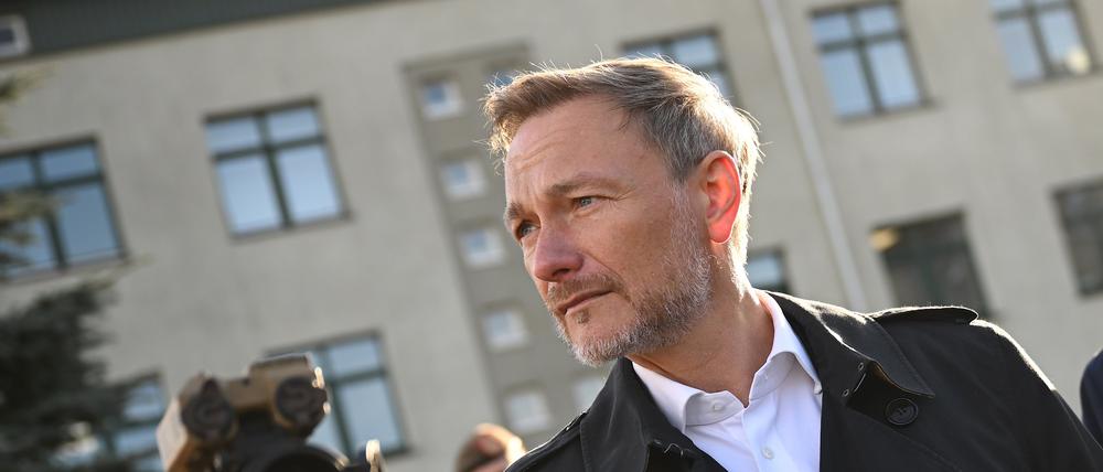 Christian Lindner bei einem Truppenbesuch in Litauen.