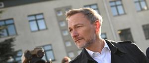 Christian Lindner bei einem Truppenbesuch in Litauen.