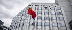 Die chinesische Flagge weht im Wind. (Symbolbild)