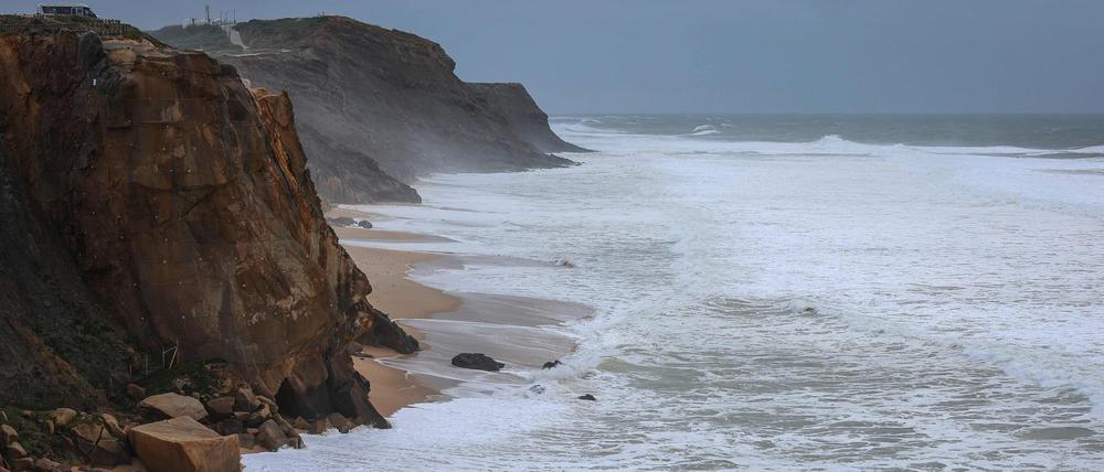 Der Strand von Santa Cruz in Portugal.