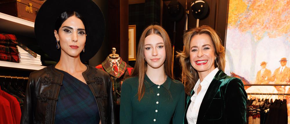 Shoppen im US-Wohnzimmer.Stil. Model Zoe Helali, Carla Cramer und ihre Mutter, Moderatorin Bettina Cramer bei der KaDeWe-Party zur Fest-Saison.