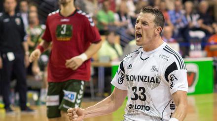 Dominik Klein ist gebürtiger Unterfranke und spielte beim THW Kiel. Hier jubelt er über sein Tor gegen die Füchse Berlin.