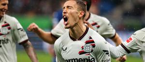 Da ist der Siegteffer. Alejandro Grimaldo jubelt nach seinem Tor.