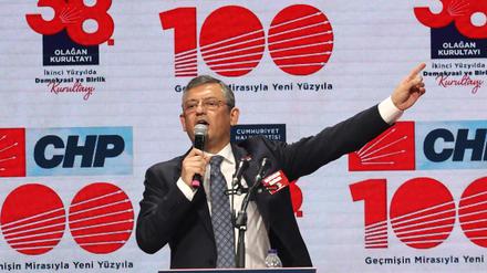 Özgür Özel.