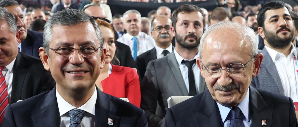 Parteiinterne Kontrahenten: Kemal Kilicdaroglu (r.), früherer CHP-Chef, und Özgür Özel, jetziger Vorsitzender.